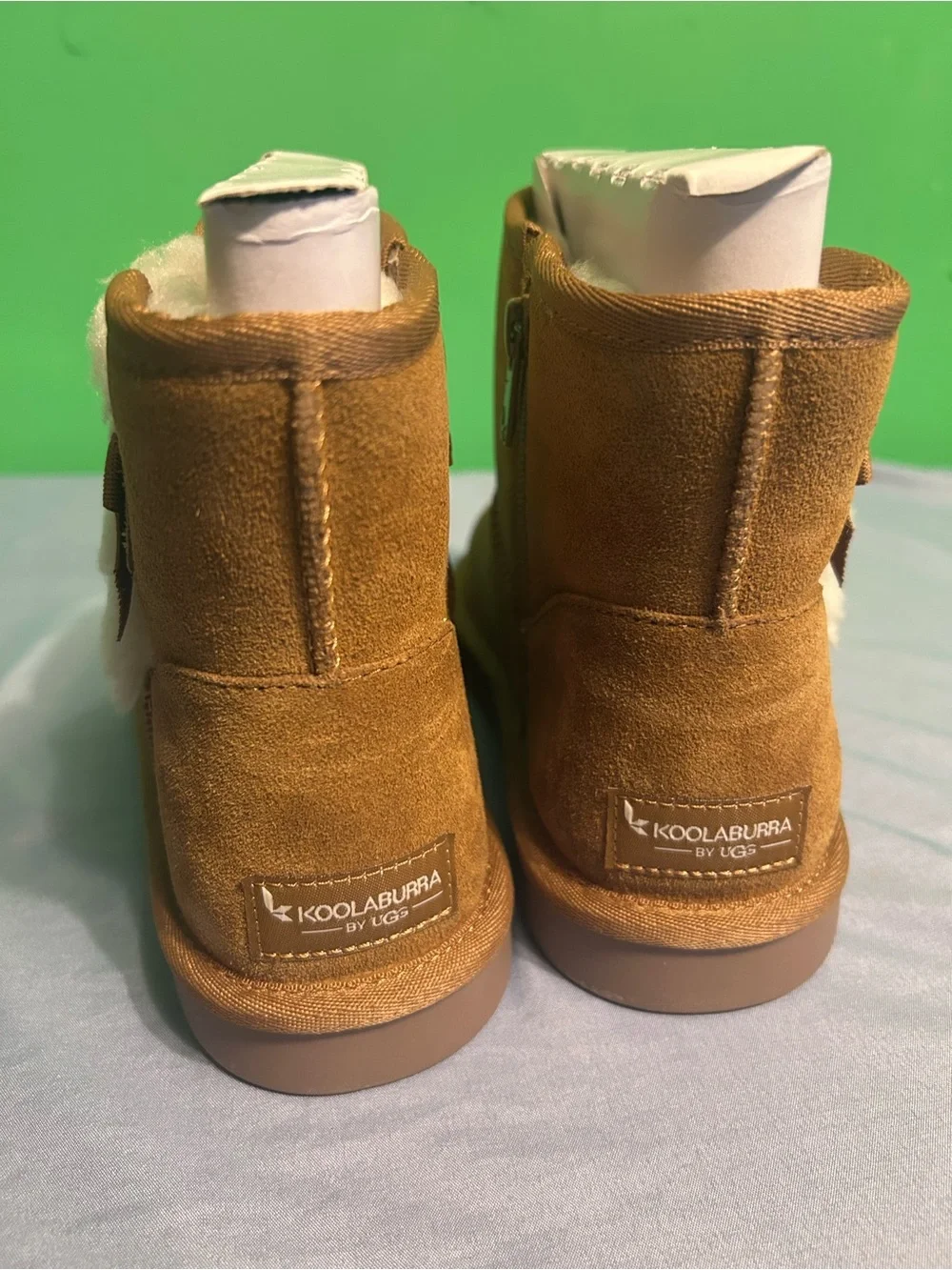 Girls size 4 Koolaburra UGG Chestnut suede mini Victoria boots